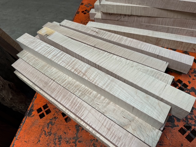 2" x 2" x 24" 8pcs Curly Maple Turning Squares